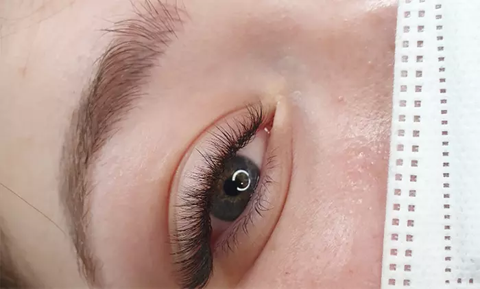 Schöne Wimpern: Wimpernverlängerung (UV LED) opt. inkl. Refill