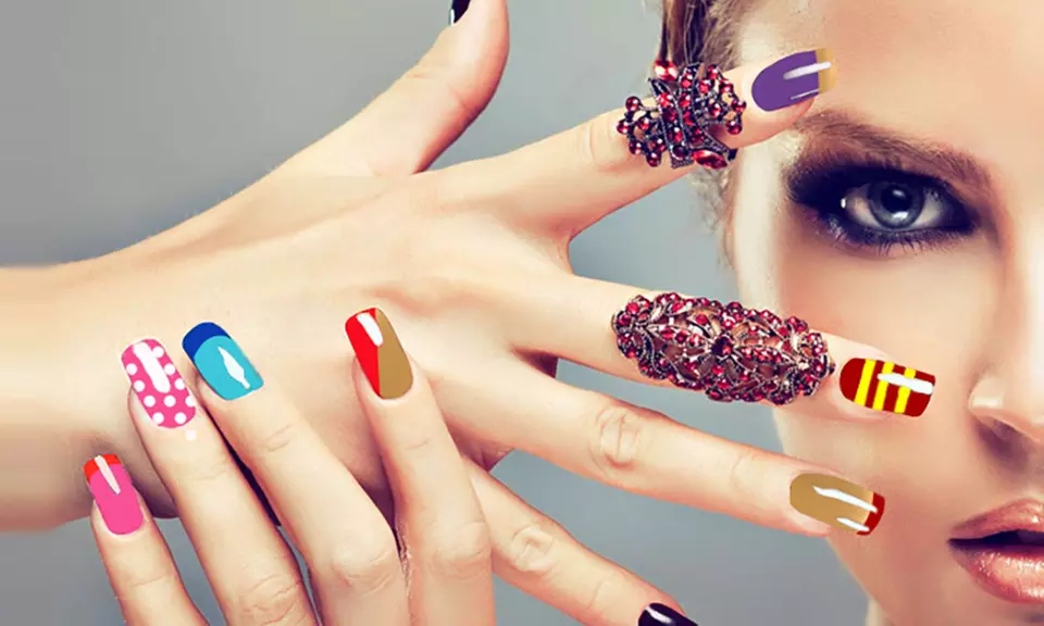 3, 6, 12 ou 18 Stylo-vernis décoratifs nail art - Primary Image