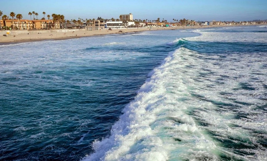 Image 14: Walk to the beach, shops & dining in laid-back OB