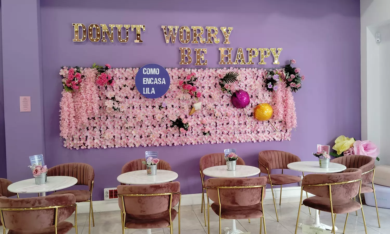 Menú de brunch con encanto rústico con tosta, dulces y bebidas