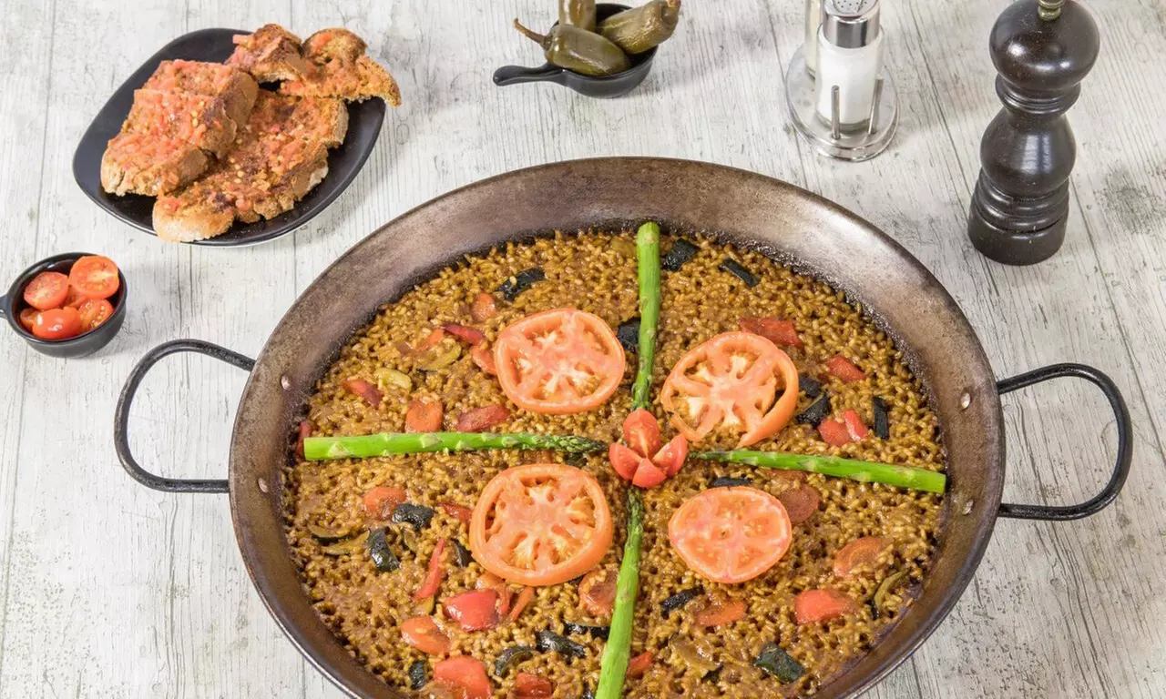 Menú mediterráneo para 2 o 4 con postres y vino con vistas al mar