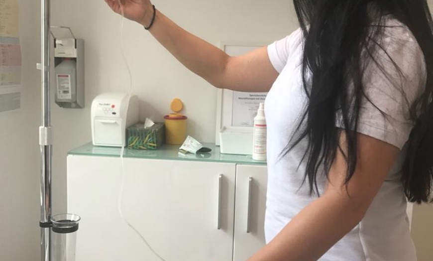 Image 2: 1 - 2 intravenöse Vitamin-Booster-Infusion inkl. Beratung für 1 Person