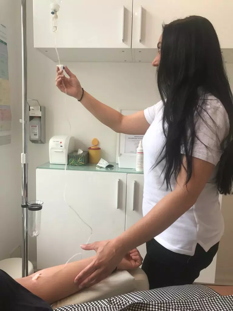 1 - 2 intravenöse Vitamin-Booster-Infusion inkl. Beratung für 1 Person