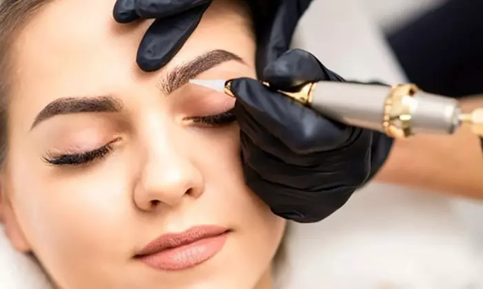 Lifting y tinte de pestañas con opción a diseño y depilación de cejas