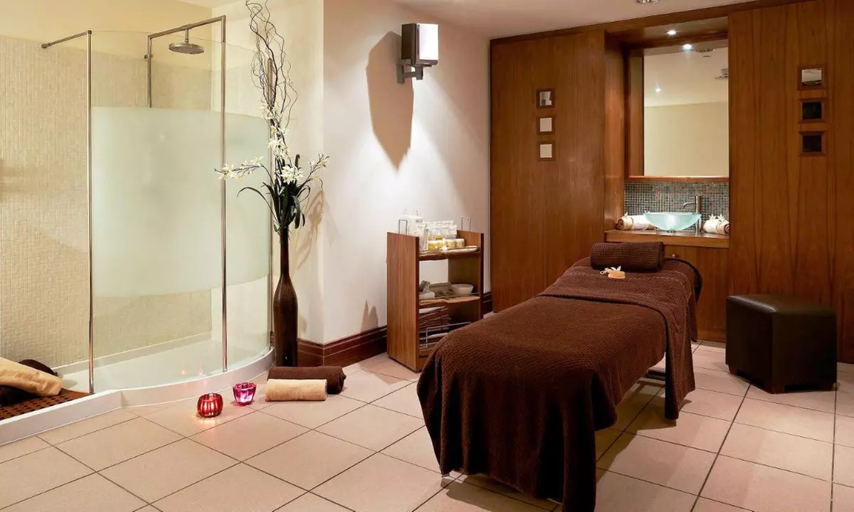 Cardiff: 4* Classic Double or Twin Room with Breakfast & Late CheckOut