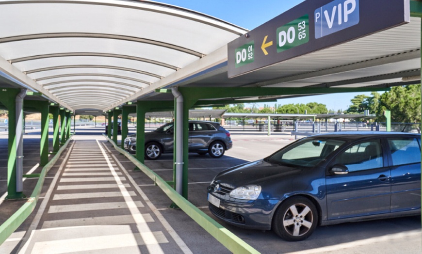 Image 8: Descuentos de hasta el 35% para un parking oficial de aeropuertos AENA