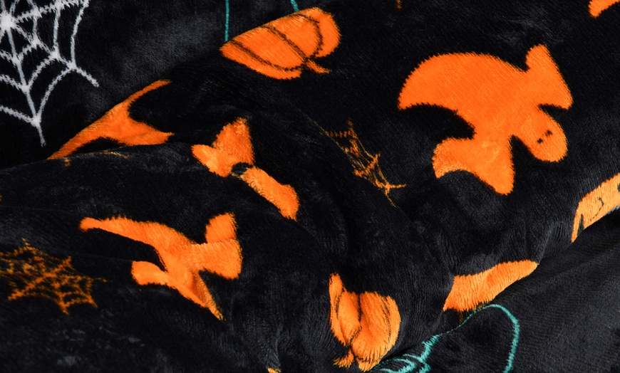 Image 5: Smart Living Reversible Halloween Mix Duvet Set