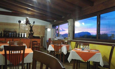 Menu alla carta con 3 o 4 portate più vino per 2 persone al ristorante La Fenice (sconto fino a 65%)