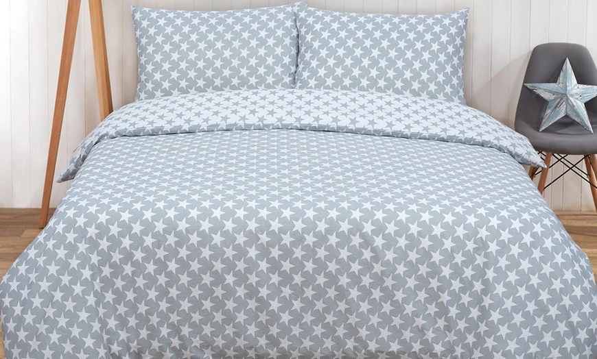 Image 1: Stars Reversible Duvet Set
