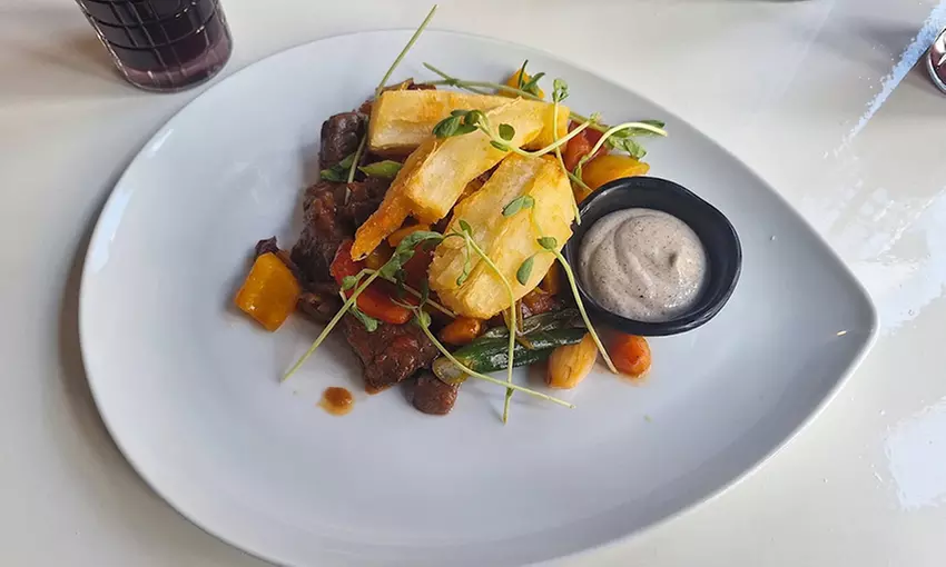 Internationales 3-Gänge-Menü für 2-4 Personen