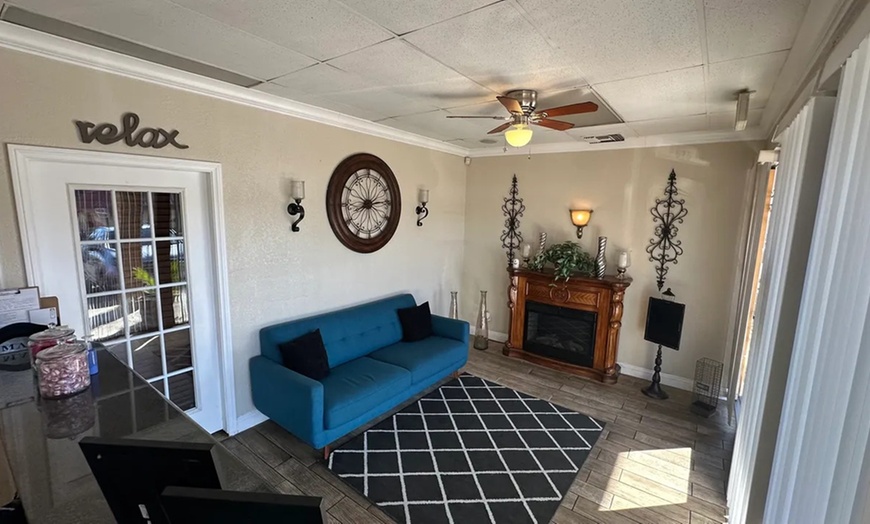 Image 2: Rejuvenate with a soothing 60-minute Swedish massage