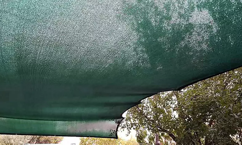 Witterungsbeständiges Sonnenschutznetz