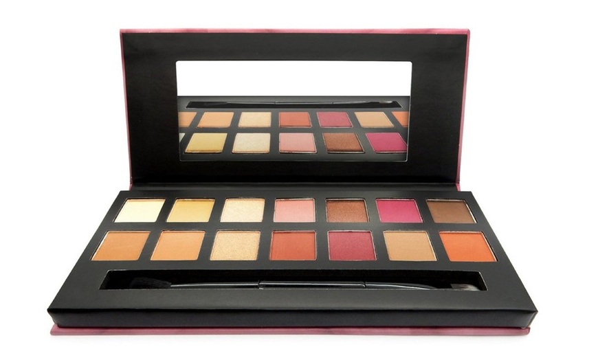 Image 8: W7 Eyeshadow Palette