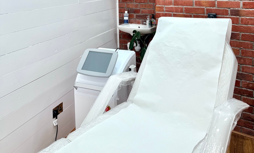 Image 4: Deep Cleanse, Hydrate & Glow with One or Three HydraFacials 