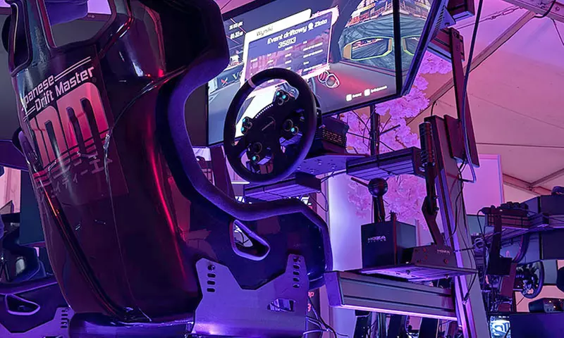 Do 33% zniżki na  w Simracing School