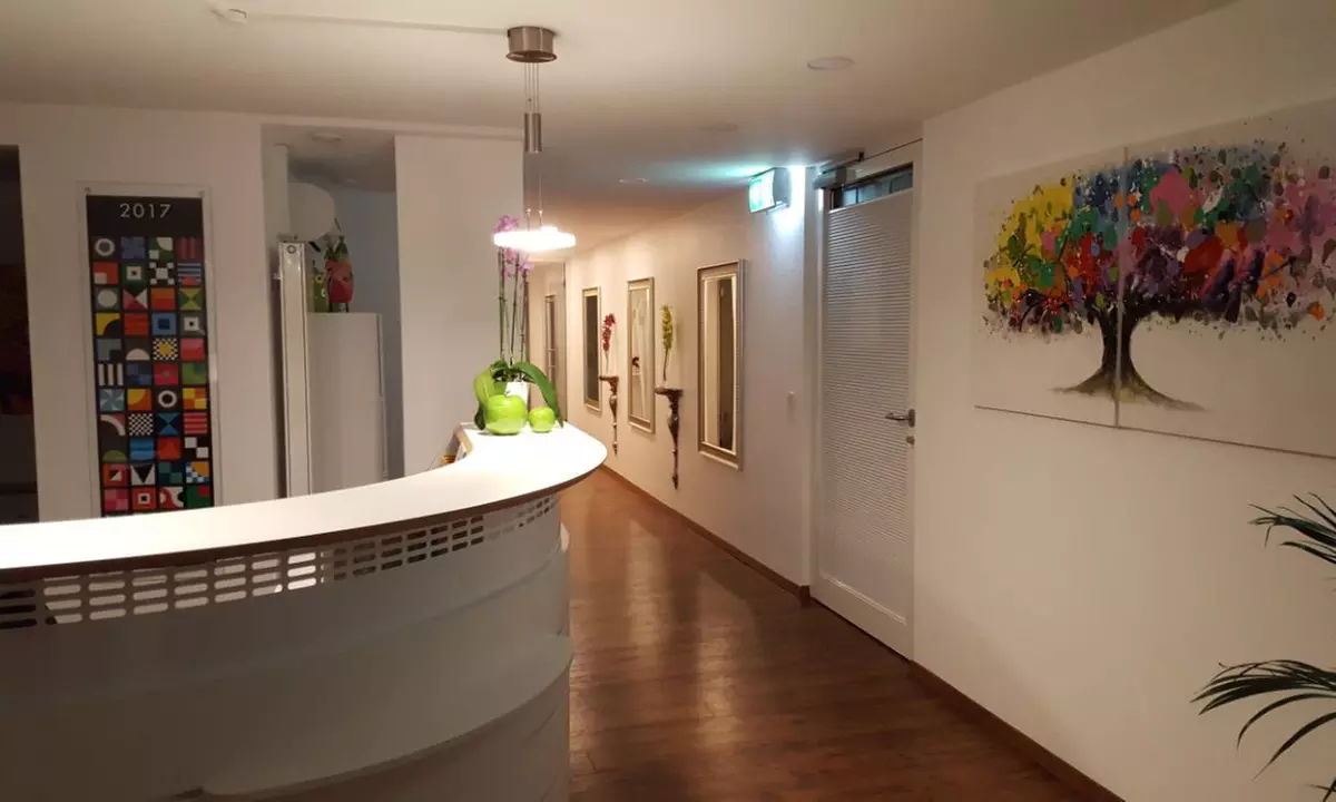 60 Min. Carbon-Peeling-Gesichtsbehandlung (Hollywood-Peeling)