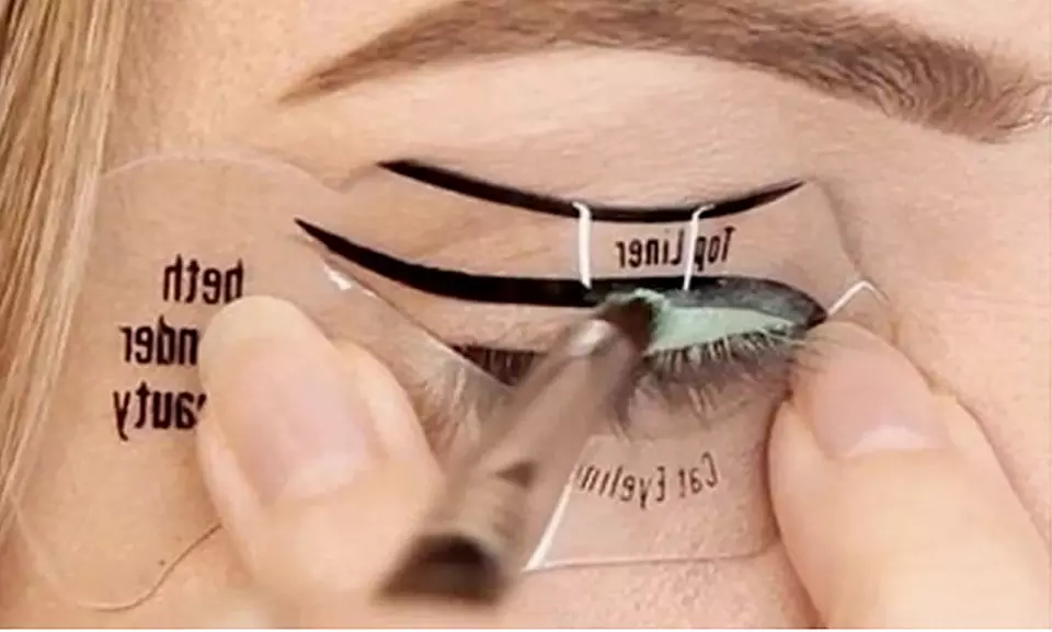 1 o 2 set di eyeliner con stencil, con spedizione gratuita - Primary Image