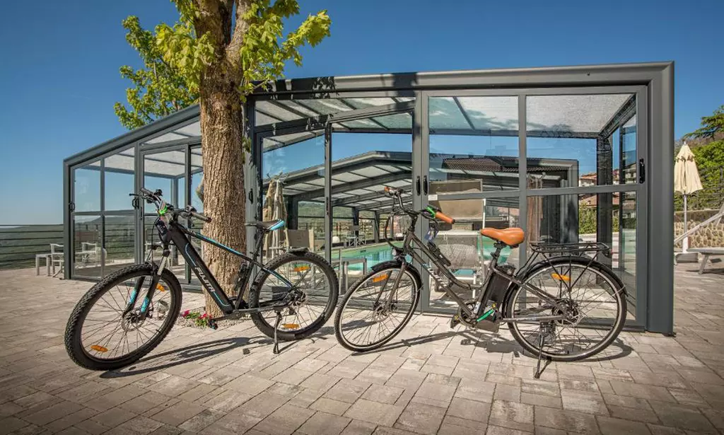 Toscana: Soggiorno con Colazione o Cena, Idromassaggio e e-bike