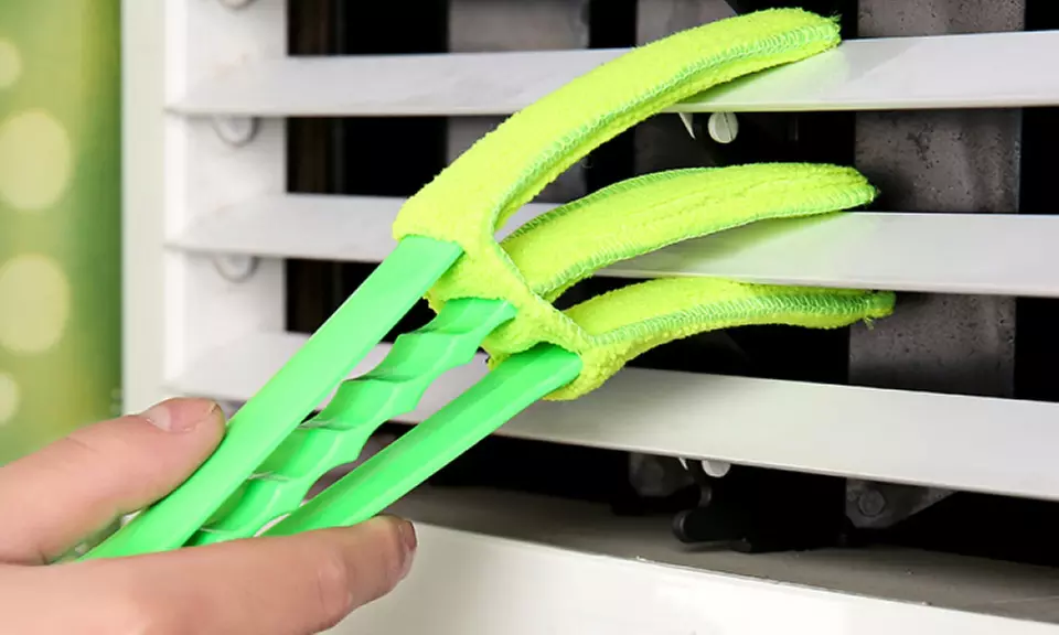 Microfiber Blind and Shutter Cleaner - Primary Image