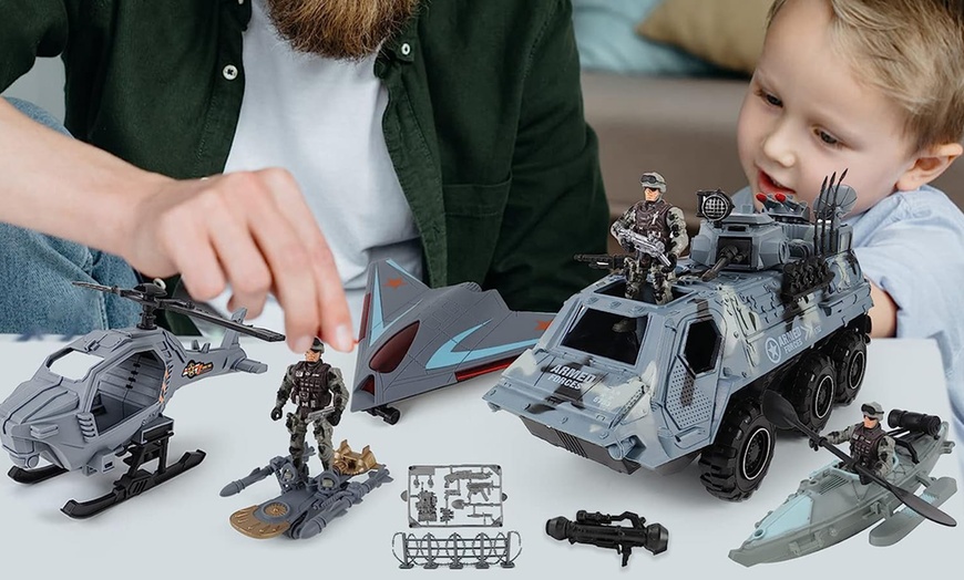 Image 2: Army Men with Military Vehicles Toy Set