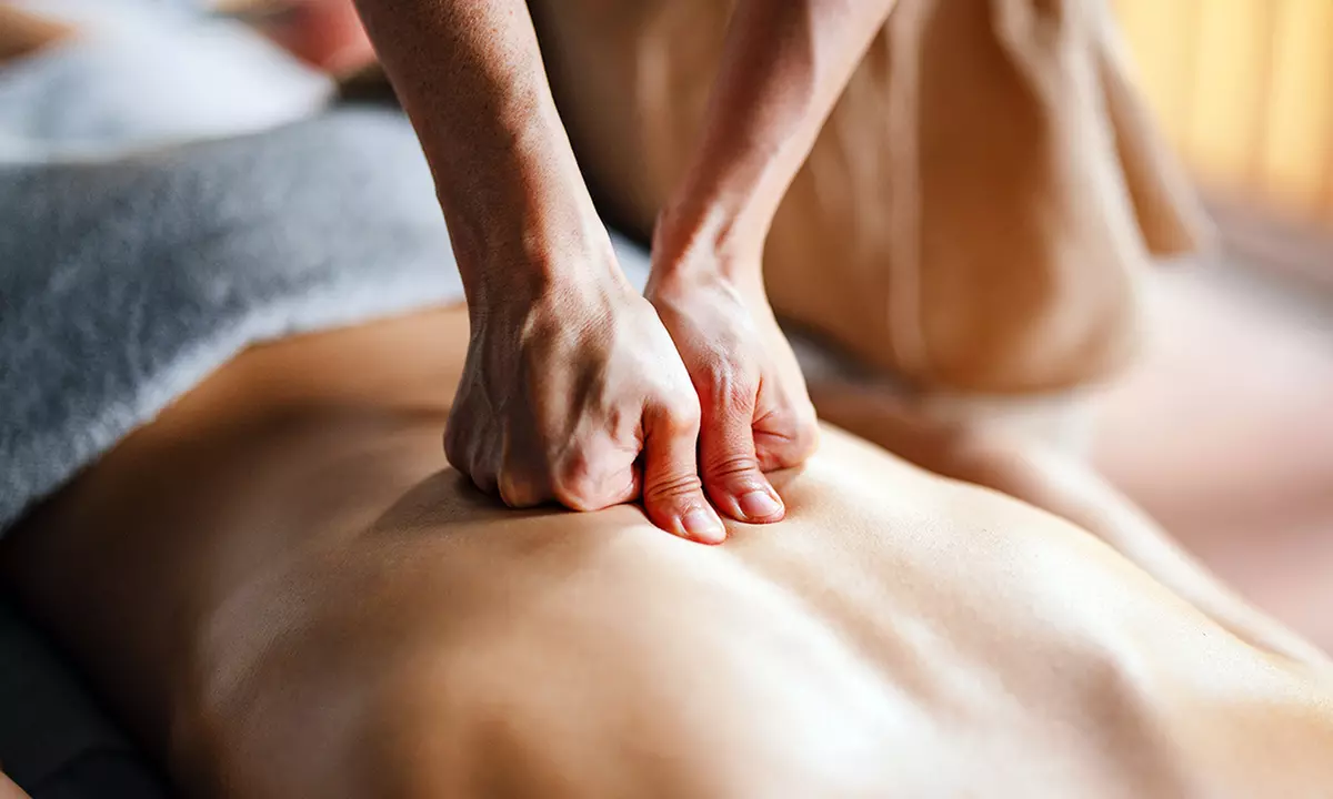 Experimenta la tranquilidad total con masajes y aceites esenciales