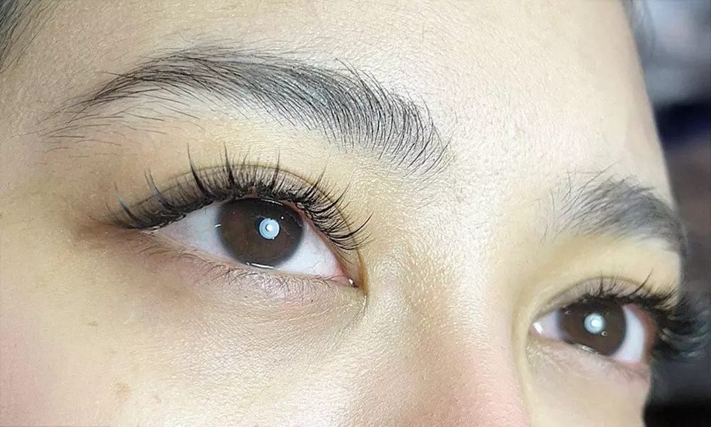 Lashoholics Offers Eyelash Removal, One Full Set of Silk or Hybrid Eyelash Extensions (Up to 58% Off) - Second Medium