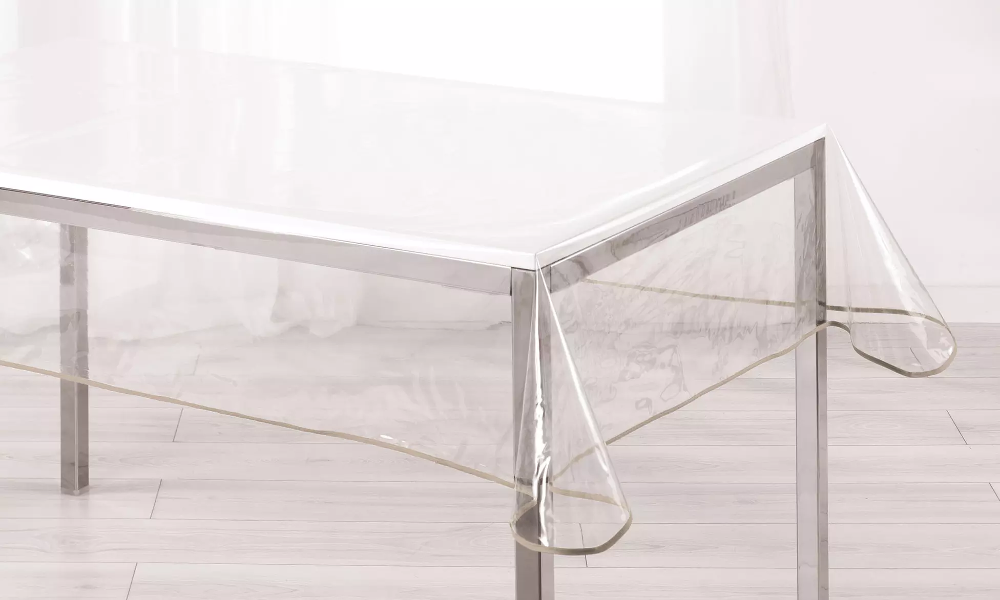 Nappes transparentes d'intérieur rectangulaires ou rondes en PVC - Primary Image