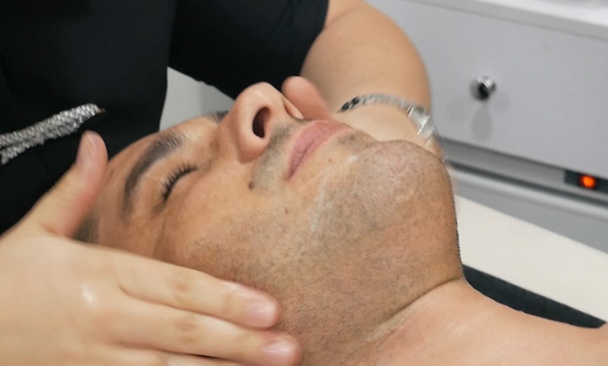 Image 3: Limpieza facial para hombres en las Clínicas Láser Fusión Zaragoza