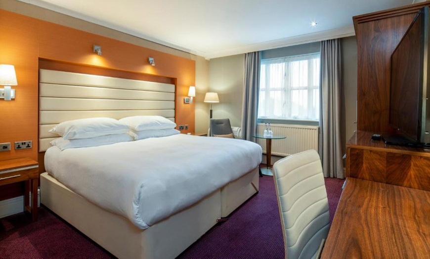 Image 4: QHotels Telford: Classic Double Room w/ Breakfast & Dinner Credit