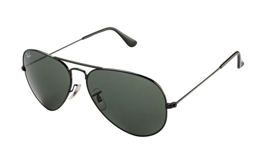 Image 11: Classic Ray-Ban Aviators