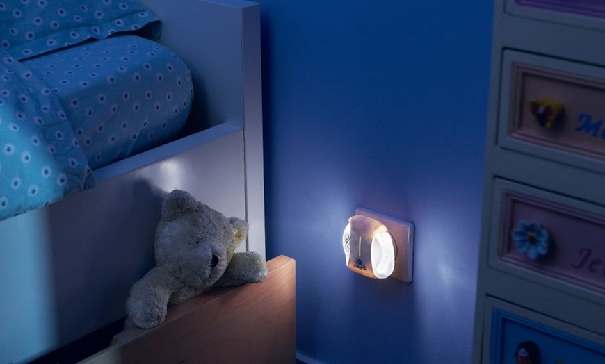 Image 1: Safety 1st Automatic Night Light