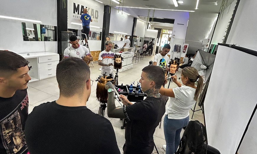 Image 4: Curso presencial de barbería de 4 meses de duración para 1 persona