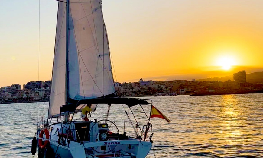 Image 5: Experiencia de prácticas de navegación a vela en velero de crucero