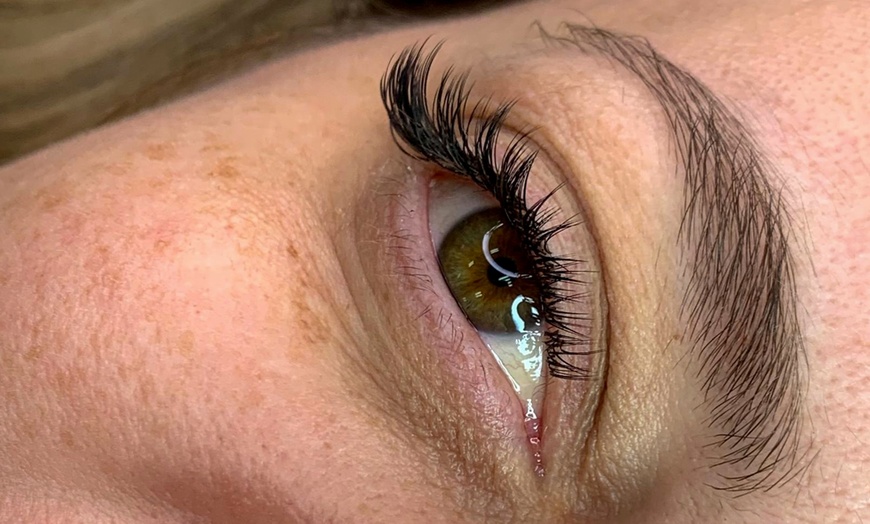 Image 2: Extensiones de pestañas clásicas o efecto rímel para 1 persona