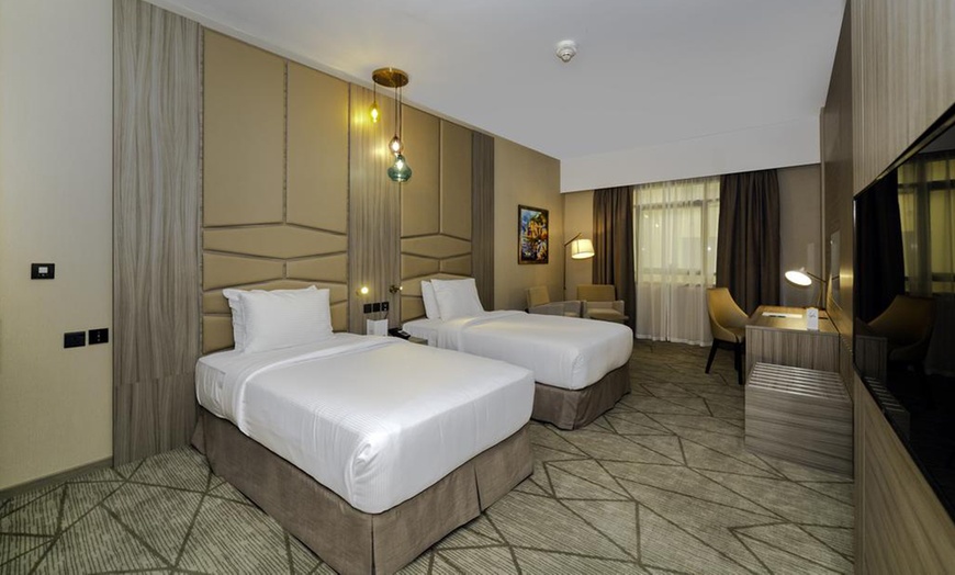 Image 9: Dubai: 4* Stay for Two with Late Check-out