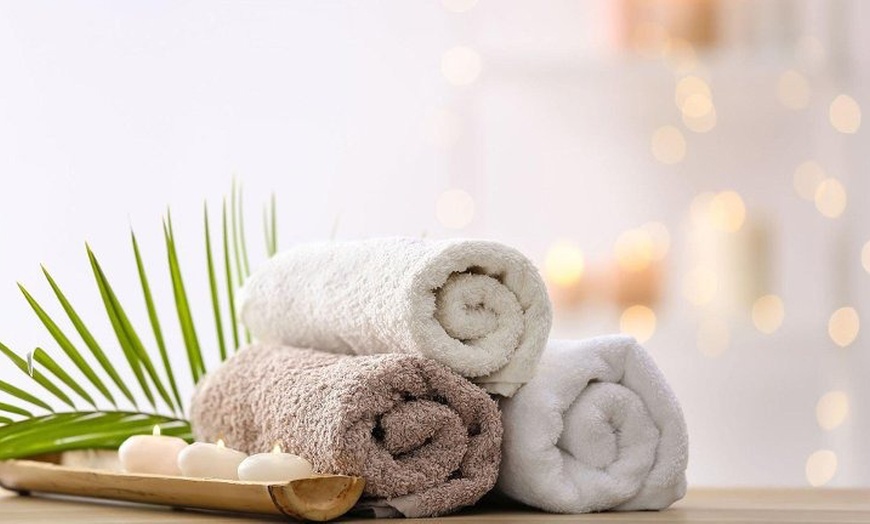 Image 12: Masaje con técnica a elegir o ritual Alella Essence en pareja