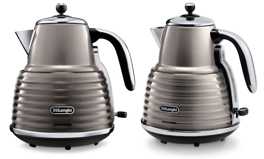 Image 8: Delonghi Kettle and Toaster