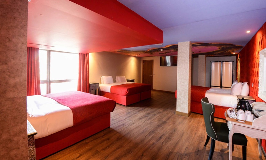 Image 16: Liverpool: Luxury Double Room with Jacuzzi, Prosecco, & Late Checkout