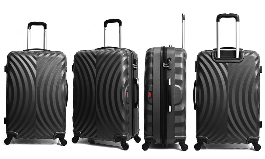 Image 3: Three-Piece Hero Luggage Set