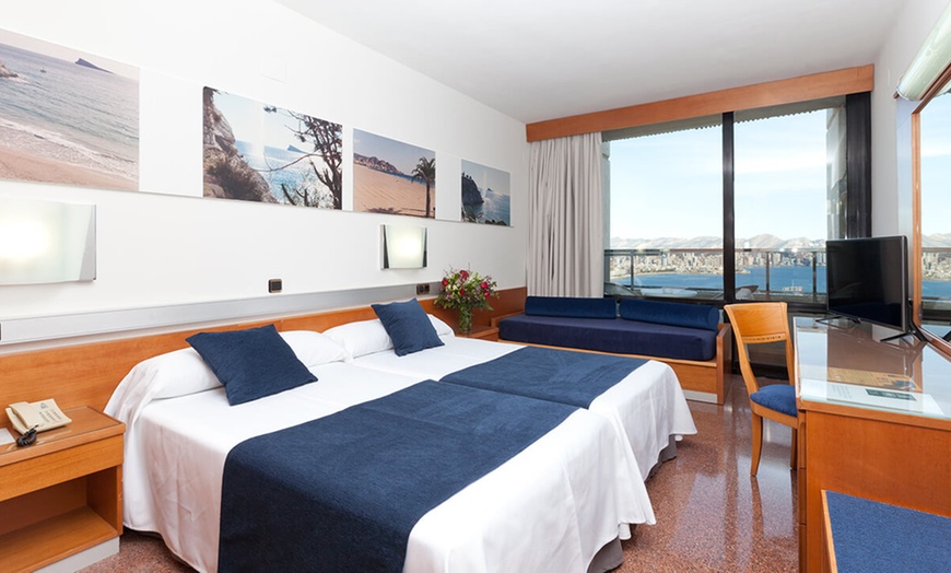 Image 3: Benidorm 4* : chambre standard, ½ pension, complète ou all inclusive