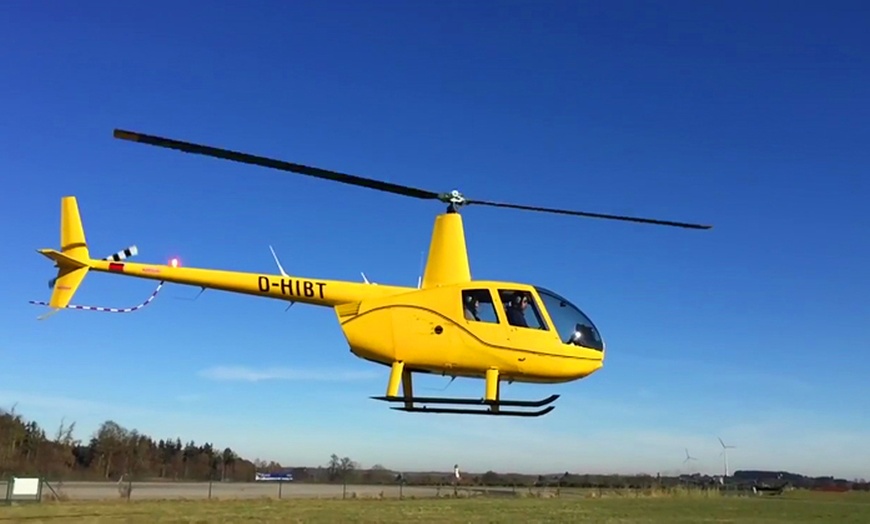 Image 2: 20 Min. Hubschrauber-Rundflug über das 5-Seen-Land für 1-2 Personen