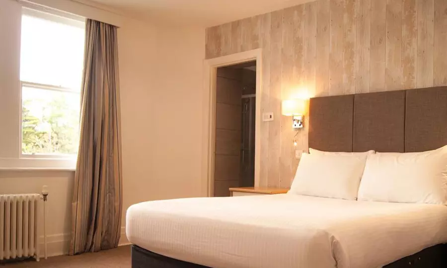 Bournemouth: One or Two Nights w/ Breakfast, 25-Min Treatment & Dinner