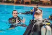Experiencia inicial de buceo en piscina con instructor y vídeo de la experiencia para 1 o 2 personas - Image 6