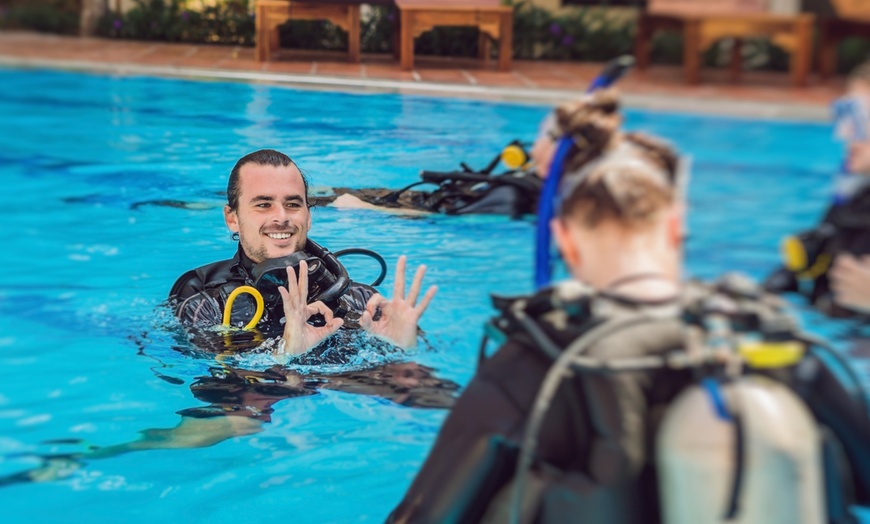 Image 9: Bautismo de buceo en piscina con instructor para 1 o 2 personas 