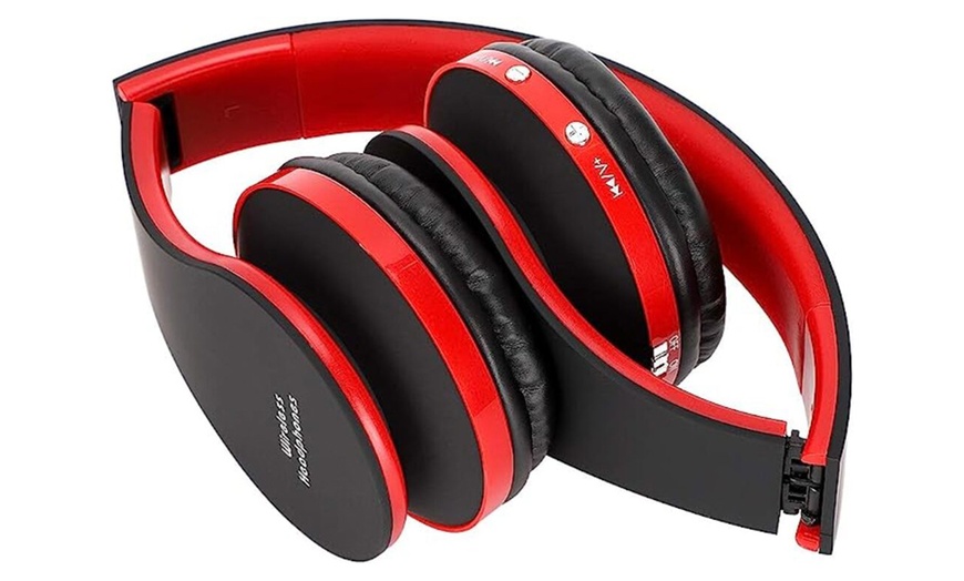 Image 7: Foldable Wireless Over-Ear Headphones