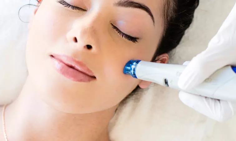 Hydrogen-Gesichtsbehandlung