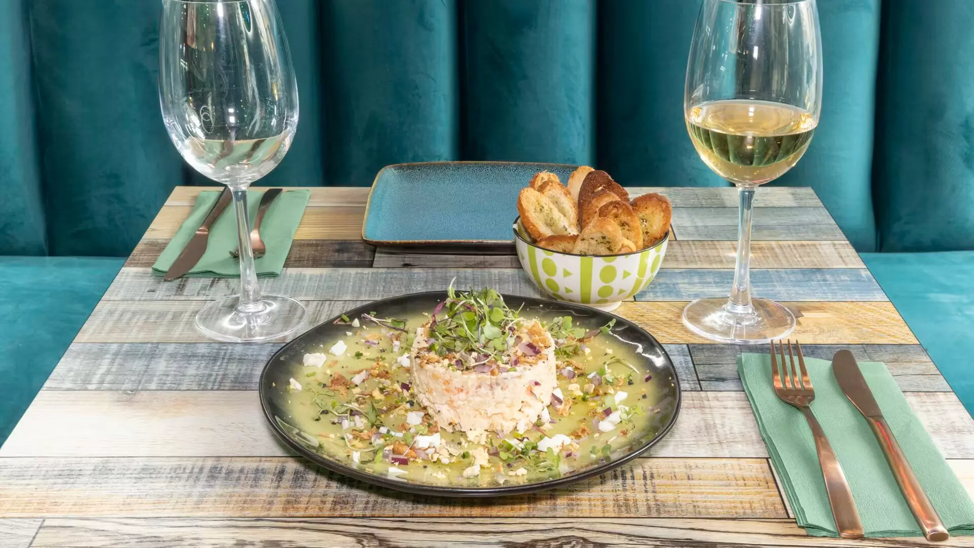 Cena romántica con bebida y copa en Sevilla, junto a plaza Nueva