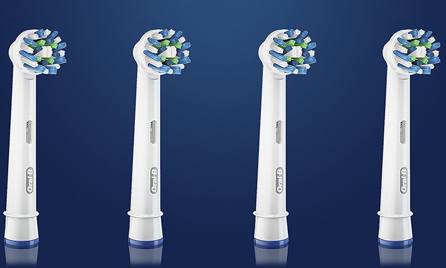 Image 2: Oral-B CrossAction Brush Heads