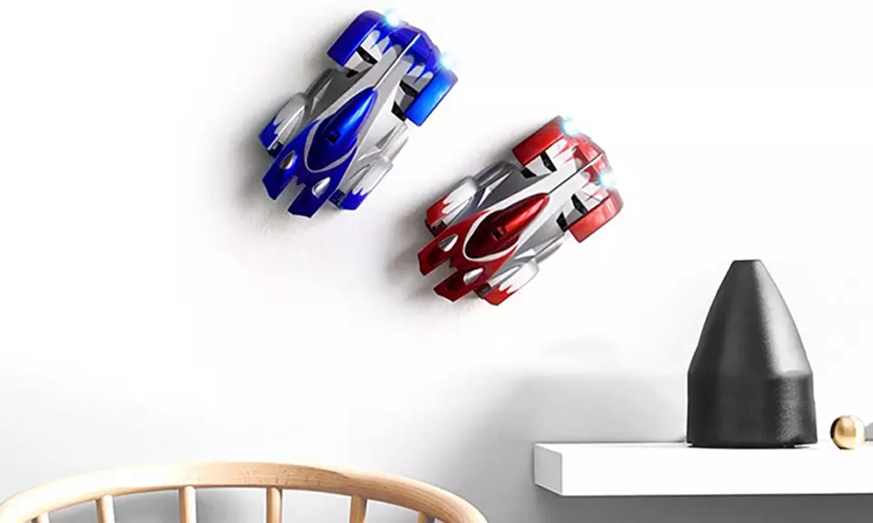 1 ou 2 voitures radiocommandées anti gravitation - Primary Image