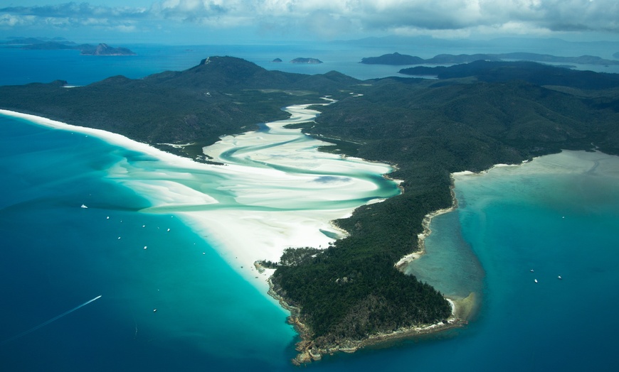 Image 2: The Whitsundays: Thundercat All-Inclusive Snorkelling Tour